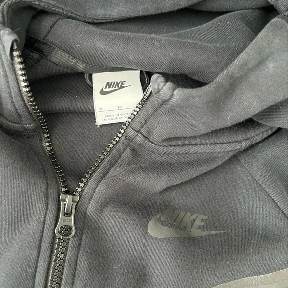 nike tech - Picture 2 of 3